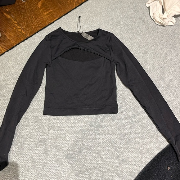 Black Longsleeve Crop Top - Picture 1 of 1